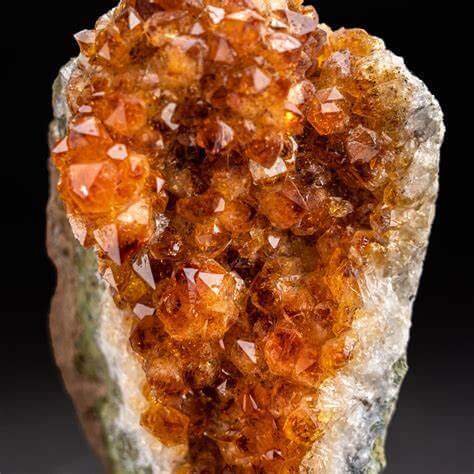 Read more about the article Unlock Prosperity with Citrine: Your Crystal for Success